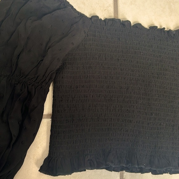 Francesca’s long-sleeve black cropped shirt. - Picture 5 of 5